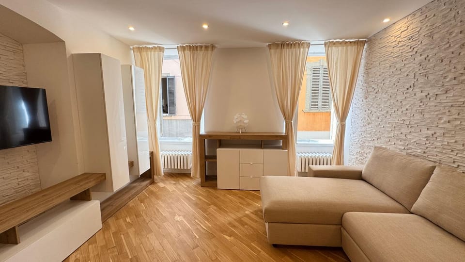 Communal lounge/ TV room, TV and multimedia, Living room, Seating area