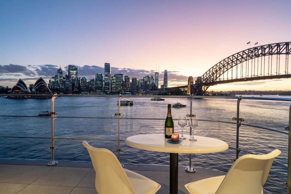 Reflections - World Class 360 Harbour Views! Apartment in Sydney