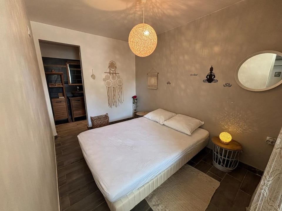 Appartement en rez-de-jardin avec terrasse privative Apartment in La Seyne-sur-Mer