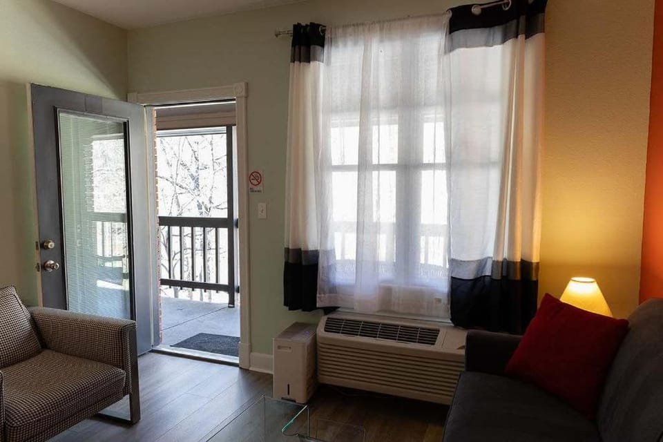 Bella Paradiso Condo 12 King Walk Dwntwn Parking Apartment in Eureka Springs