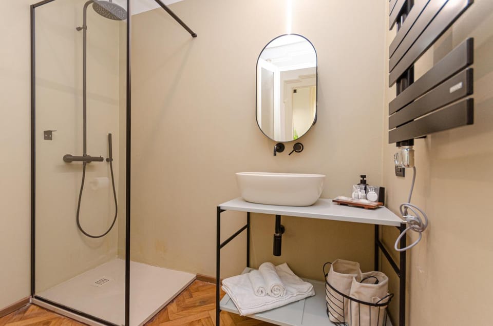 Shower, Bathroom, towels