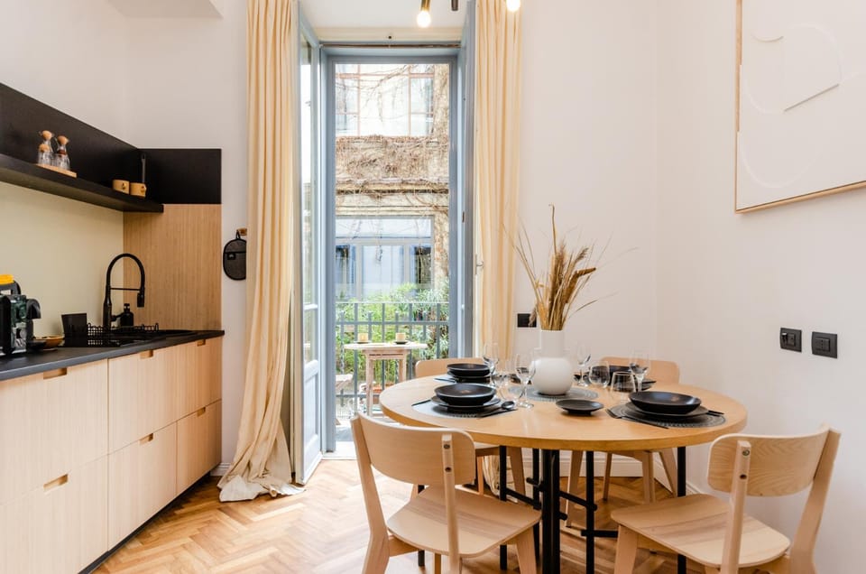 Coffee/tea facilities, Kitchen or kitchenette, Dining area