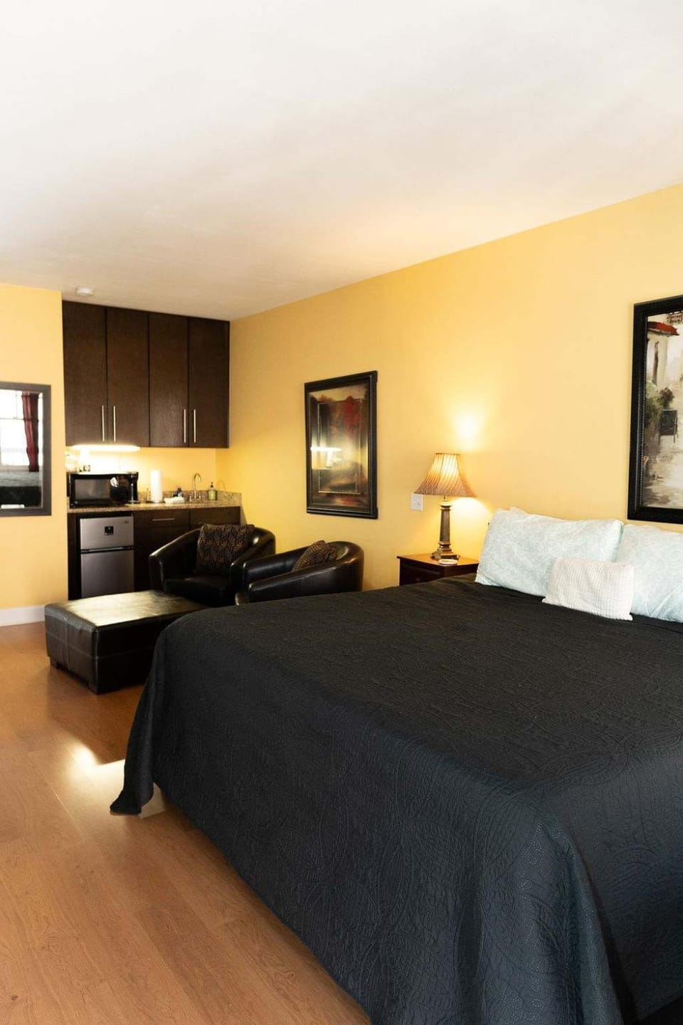 Bella Paradiso 11 King Bed Studio Walk to Downtown Apartment in Eureka Springs