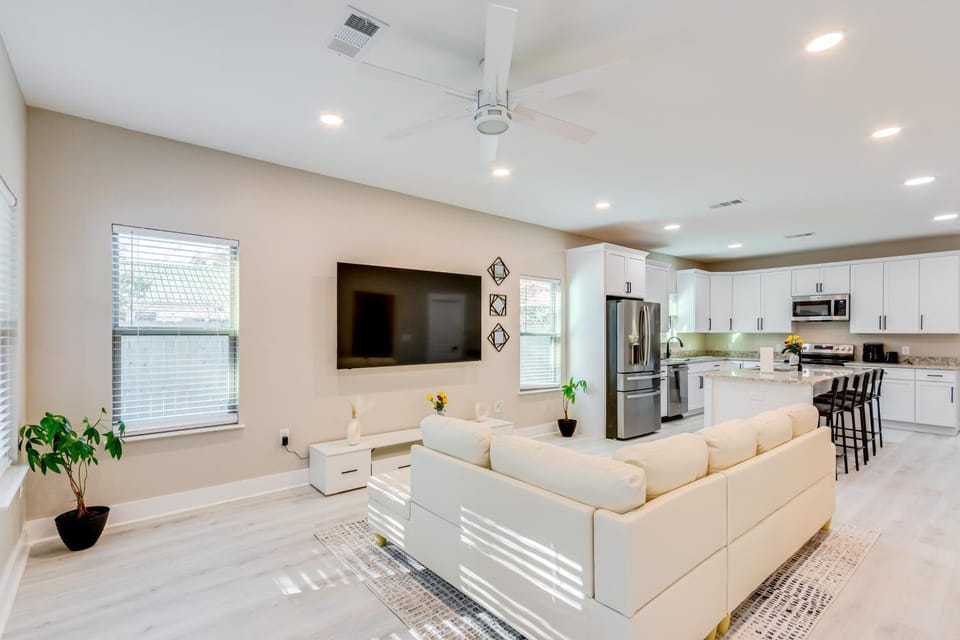 Pet-Friendly Pensacola Home: Central Location House in Alabama