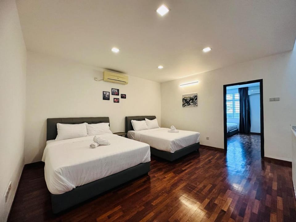 Shamrock Bay Haven 5BR Homestay for 22pax at B Ferringghi Villa in Tanjung Bungah