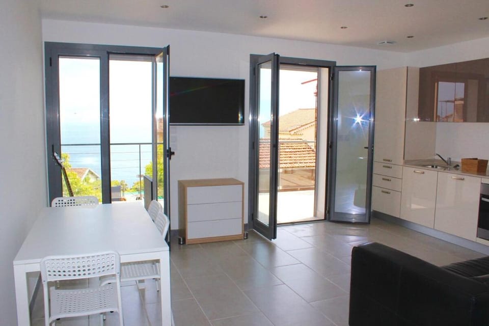 Seaside Bliss Vue Mer Terrasse Proche Monaco & Plage Apartment in Cap-d'Ail