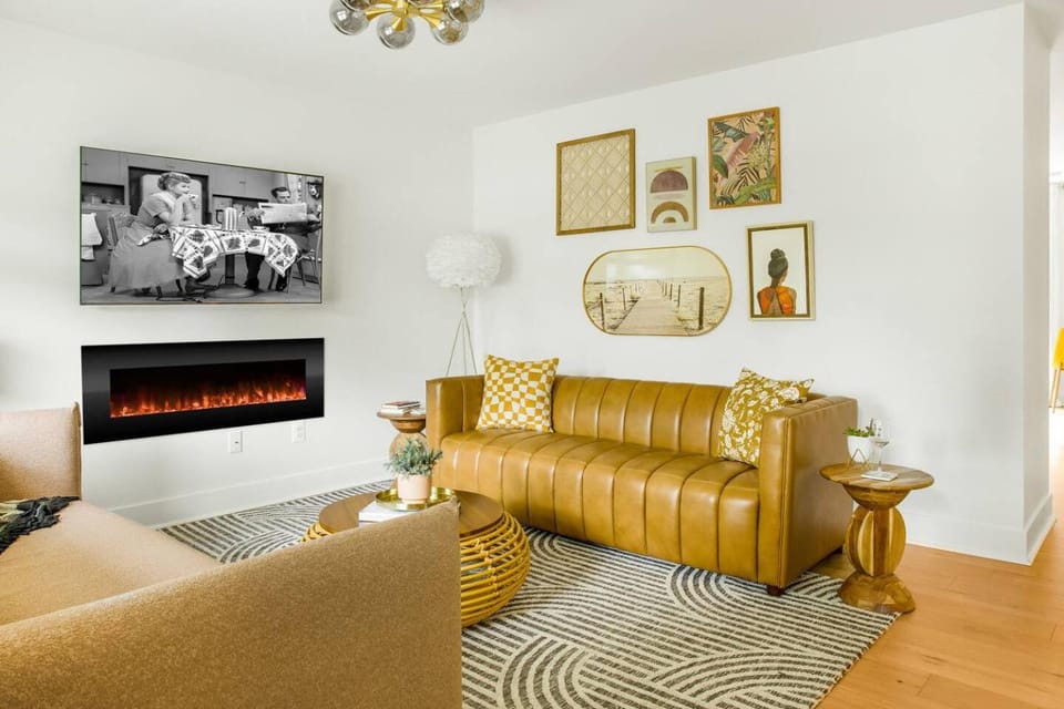 Walk to the Beach & Town | Stylish Beach Home House in Colonial Beach