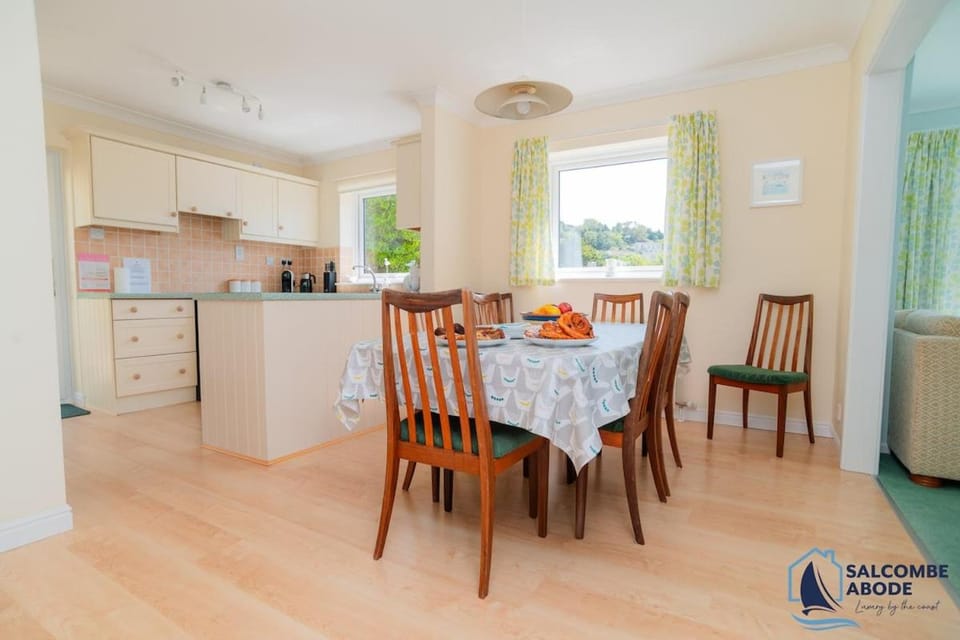 Detached 4 bed Coastal Haven - Garden - Parking House in Salcombe