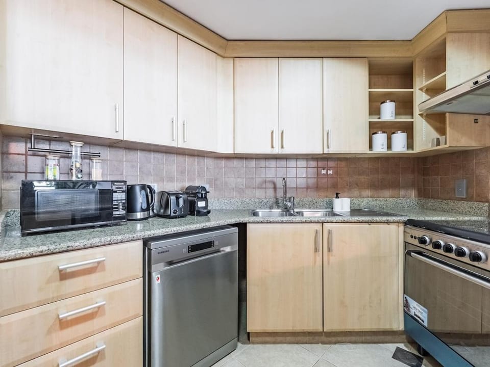 Beachfront Sea View 1BR-Jash Falqa- Palm Jumeirah Apartment in Dubai