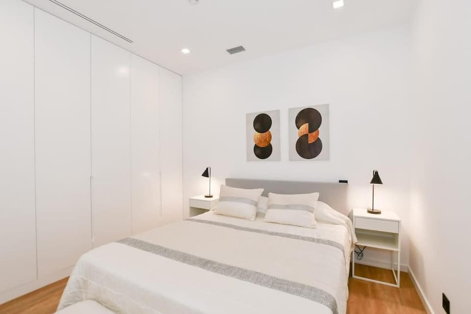 Bed, Photo of the whole room, Bedroom