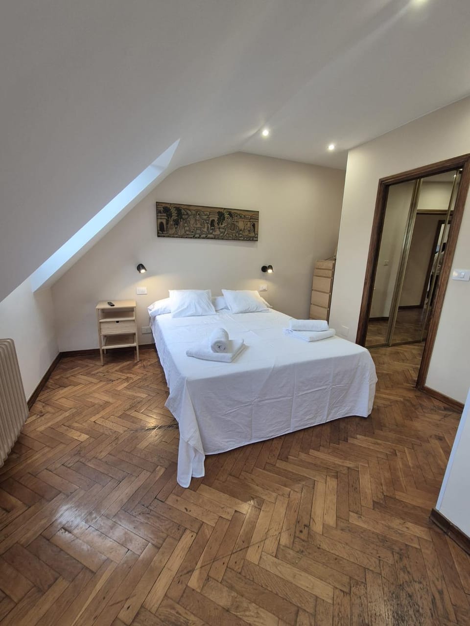 Bed, Photo of the whole room, Bedroom, towels