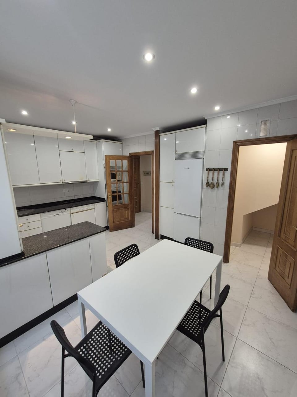 Kitchen or kitchenette, Dining area, oven, stove