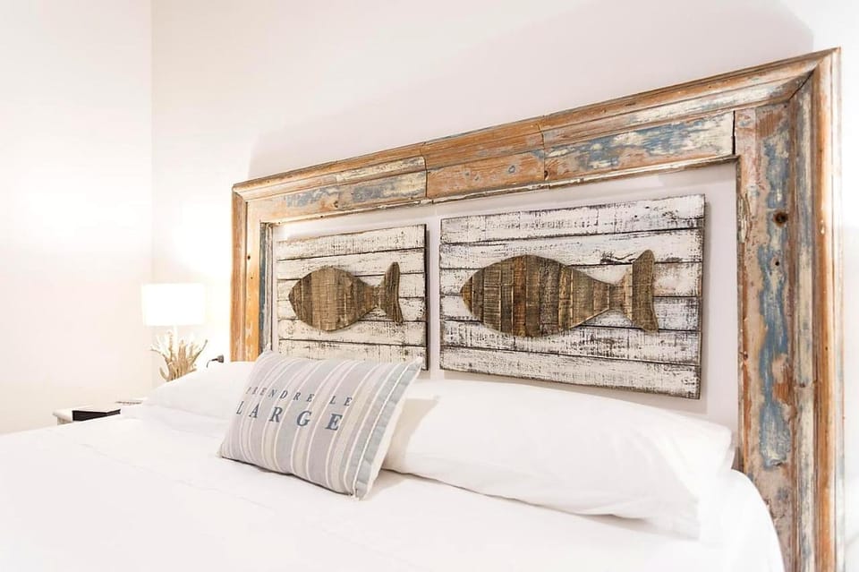 Bed, Photo of the whole room, Decorative detail, Bedroom