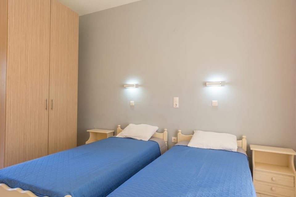 Bed, Bedroom, wardrobe