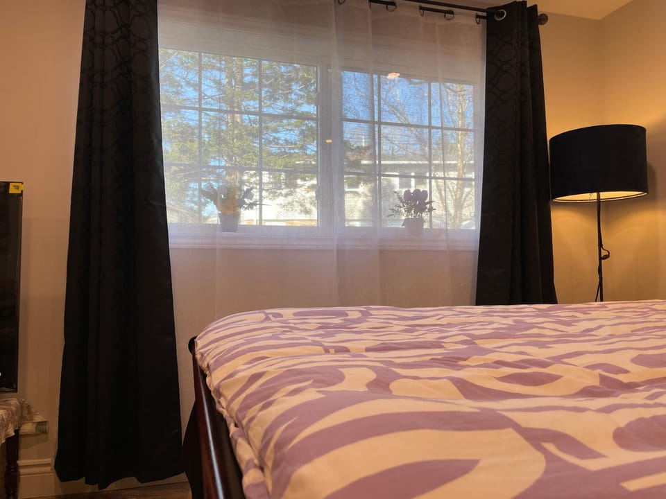 Quiet and Private Bachelor Unit Apartment in Halifax