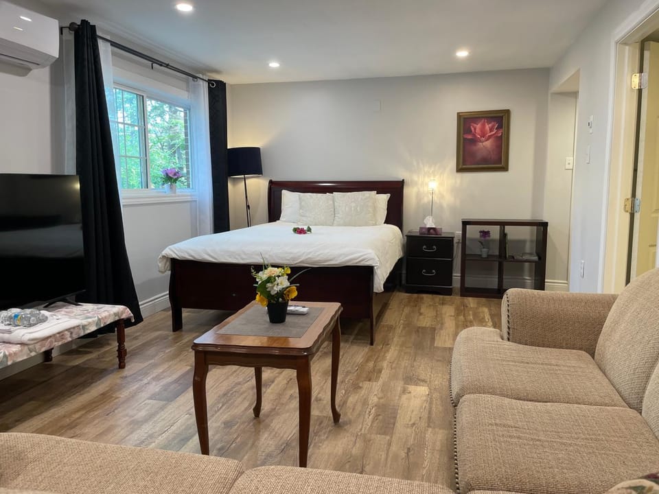 Quiet and Private Bachelor Unit Apartment in Halifax