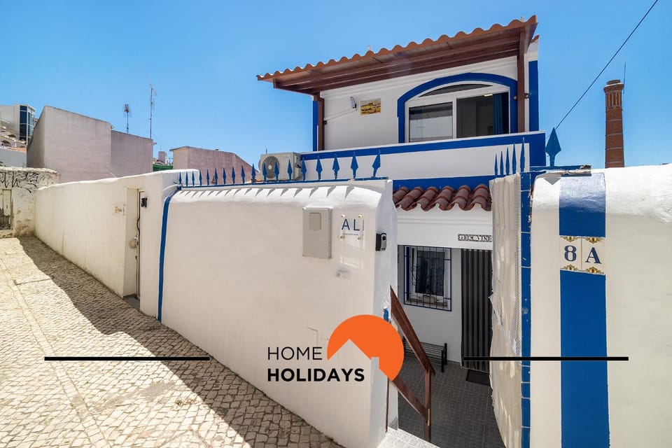 Property building, Facade/entrance, Off site