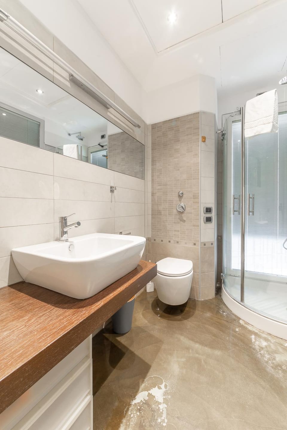 Shower, Toilet, Bathroom, towels