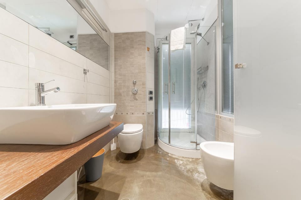 Shower, Toilet, Bathroom, bidet, towels
