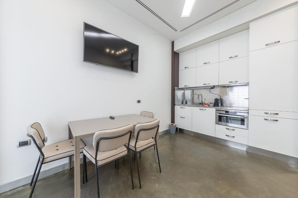 TV and multimedia, Kitchen or kitchenette, Living room, Seating area, Dining area, dishwasher, oven, stove