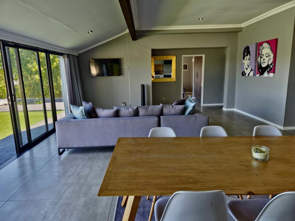 Lagoon View Serenity! House in Knysna