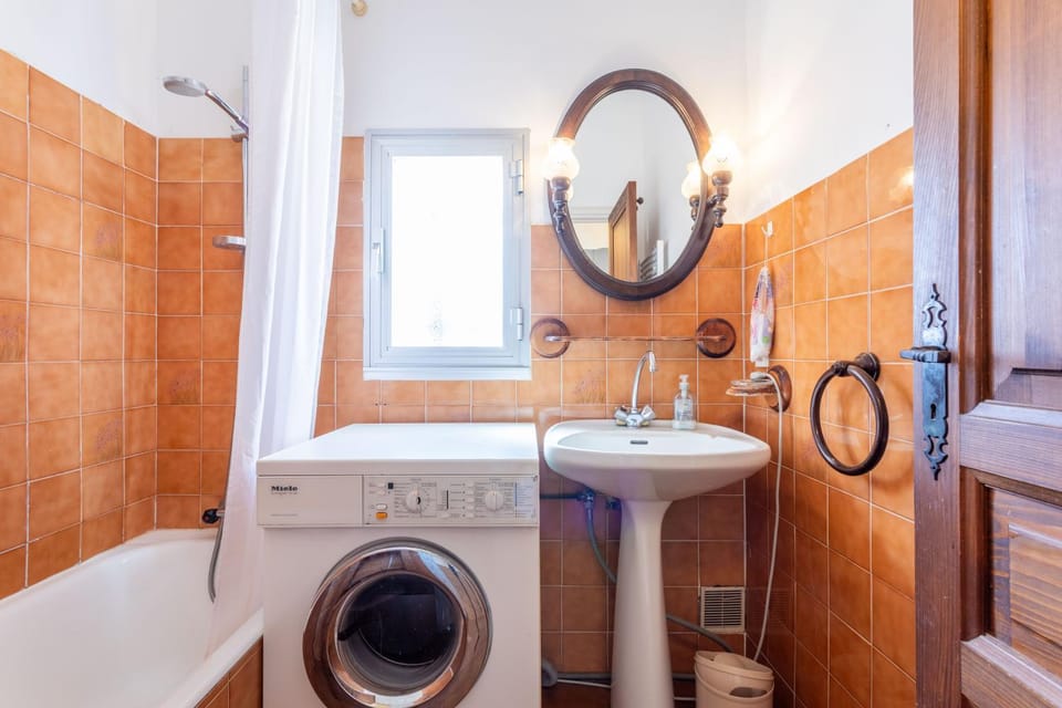 Bathroom, Living room