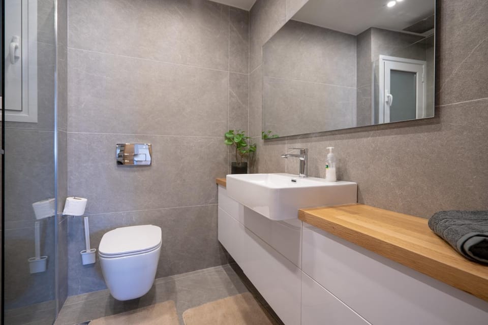 Attiki Square & Metro Modern 2-Bedroom Apt by MPS Apartment in Athens