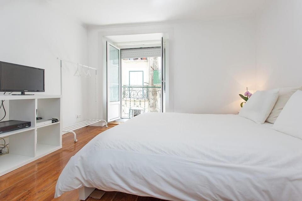 Santana Studio w/ Balcony Apartment in Lisbon