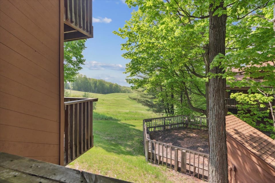 New- Resort villa- 2Bedroom 3Bath unit Golf Pools House in Michigan