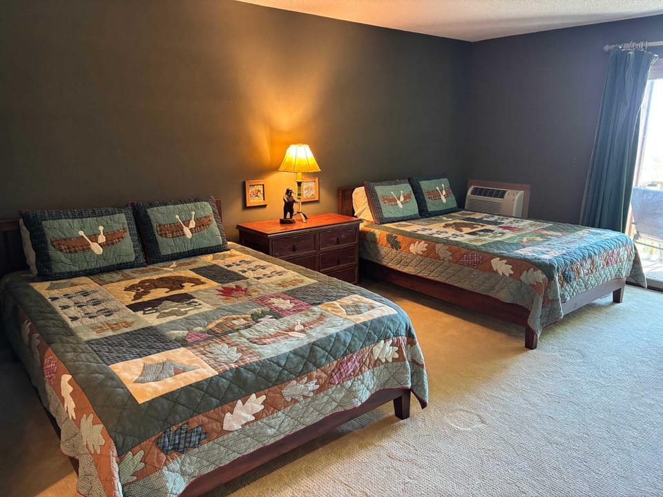 New- Resort villa- 2Bedroom 3Bath unit Golf Pools House in Michigan