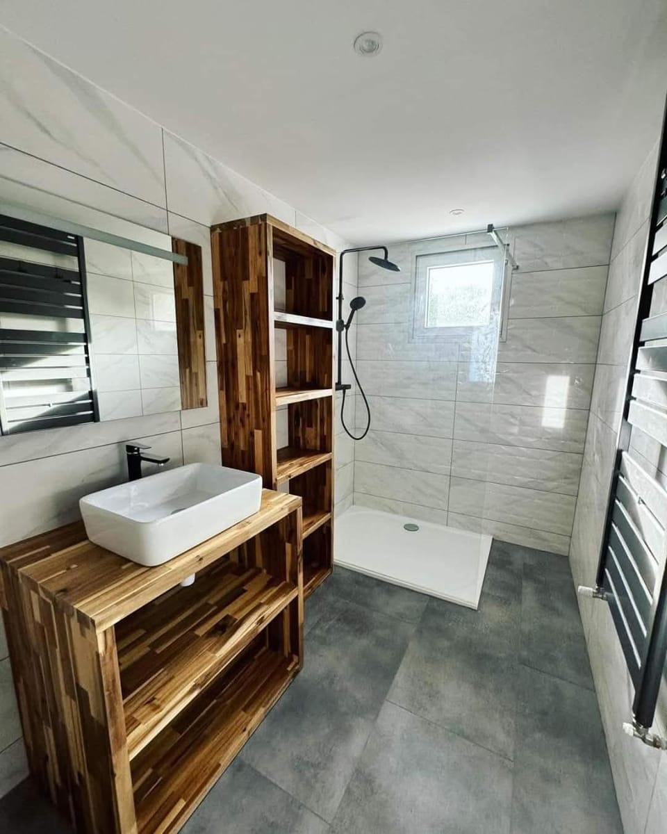Shower, Bathroom, towels