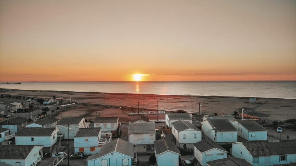 Gruissan chalet authentique 50m de la plage Apartment in Gruissan