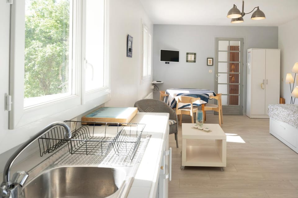 Kitchen or kitchenette, Living room