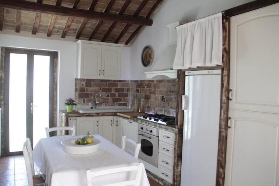 Kitchen or kitchenette, Dining area, dishwasher, oven