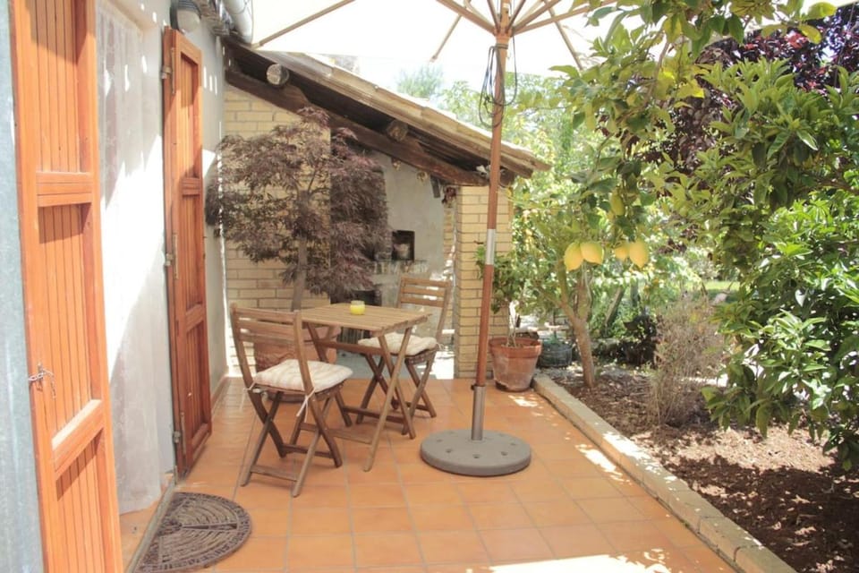 Property building, Garden, Balcony/Terrace
