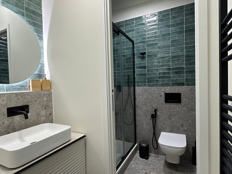 Shower, Toilet, Bathroom