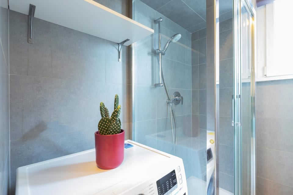 Shower, Bathroom, towels