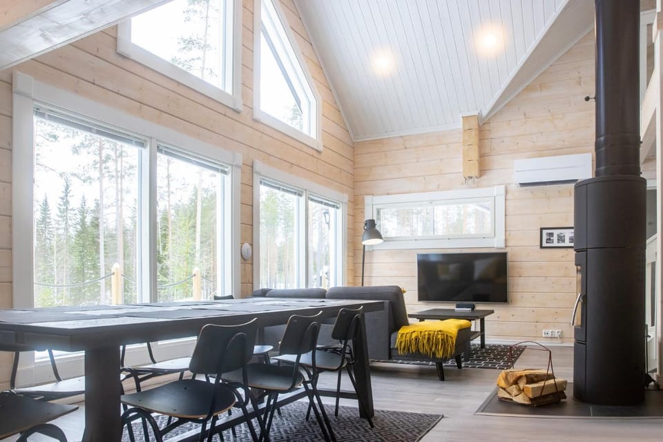 TV and multimedia, Living room, Seating area, Dining area, Evening entertainment, fireplace