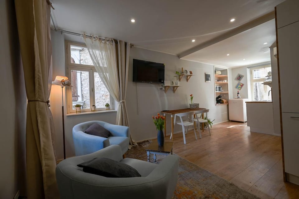 TV and multimedia, Living room, Dining area