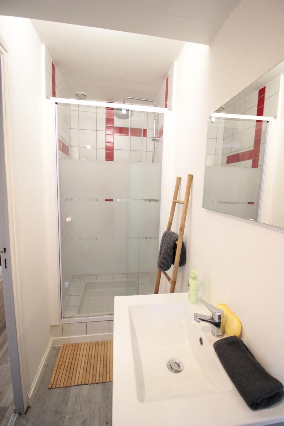 Chez Caro - Centre Ville - Proche Gare - Parking proche - Wifi ou Ethernet gratuit - Géré par PrestaZenServices Apartment in Verdun