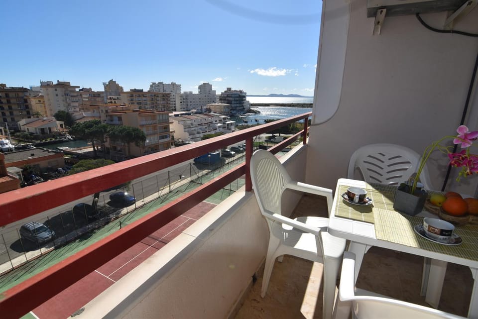 Property building, View (from property/room), Balcony/Terrace
