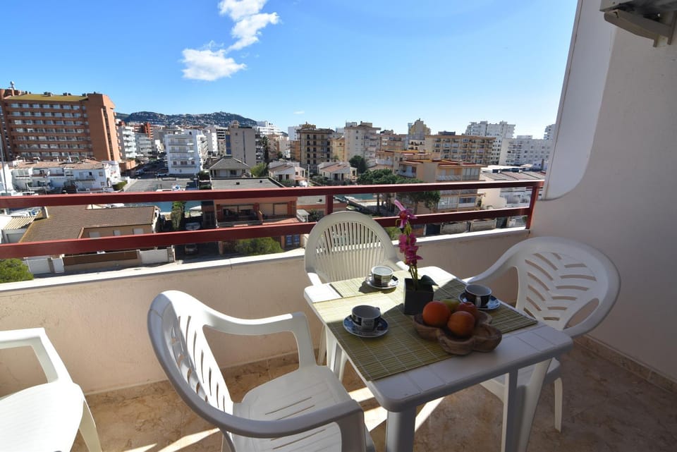 View (from property/room), Balcony/Terrace, City view