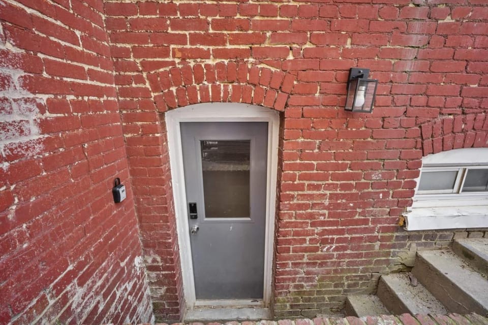 Lower guest suite near Howard University in NW DC Apartment in District of Columbia