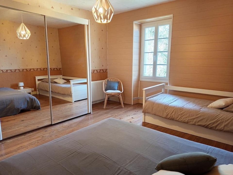 Bed, Photo of the whole room, Bedroom, wardrobe