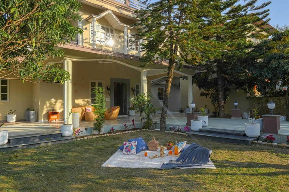 Property building, Patio, Spring, Day, People, Natural landscape, Garden, Garden view, group of guests, sunbed