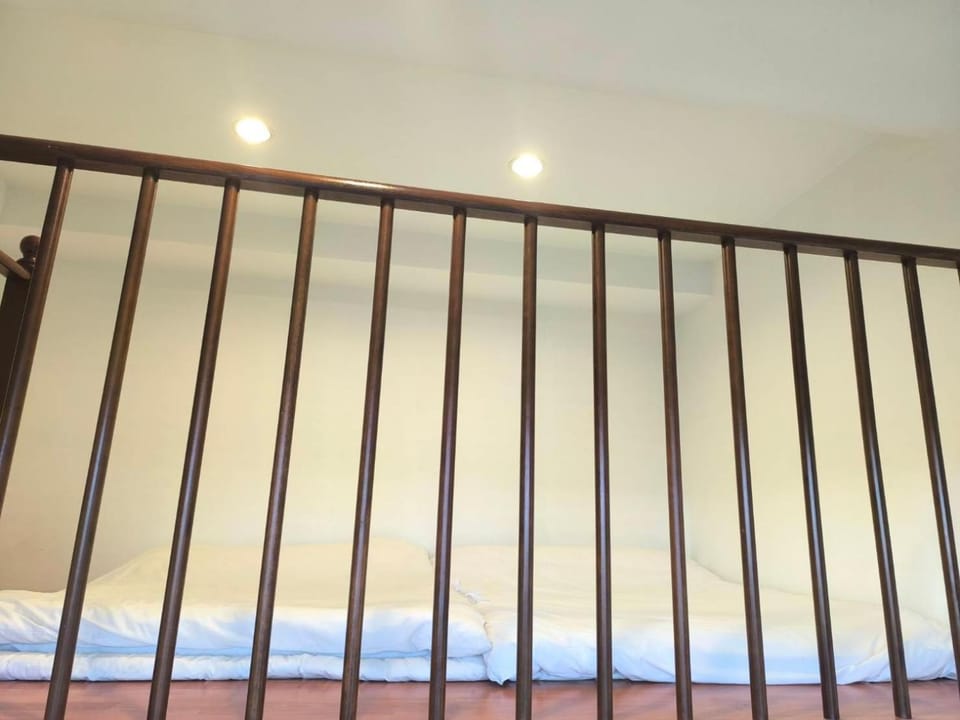 Photo of the whole room, Bedroom