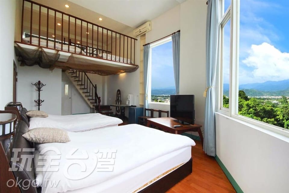 Bed, Day, Natural landscape, TV and multimedia, View (from property/room), Photo of the whole room, Bedroom, Mountain view