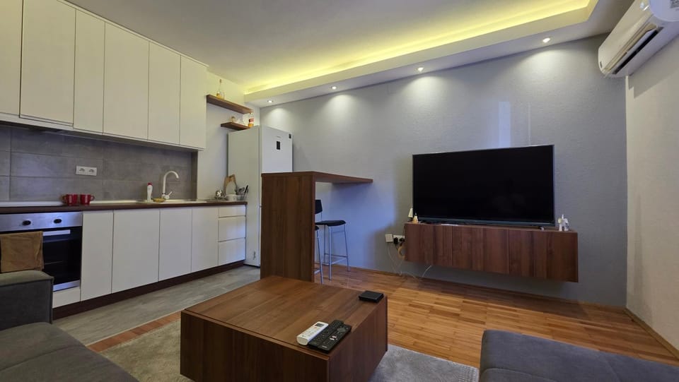Communal lounge/ TV room, Kitchen or kitchenette