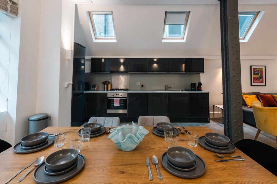 Dining area, kitchen
