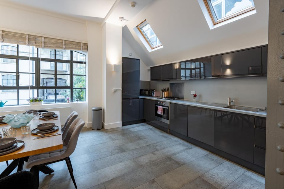 Kitchen or kitchenette, Dining area, dishwasher, oven, pet friendly, stove